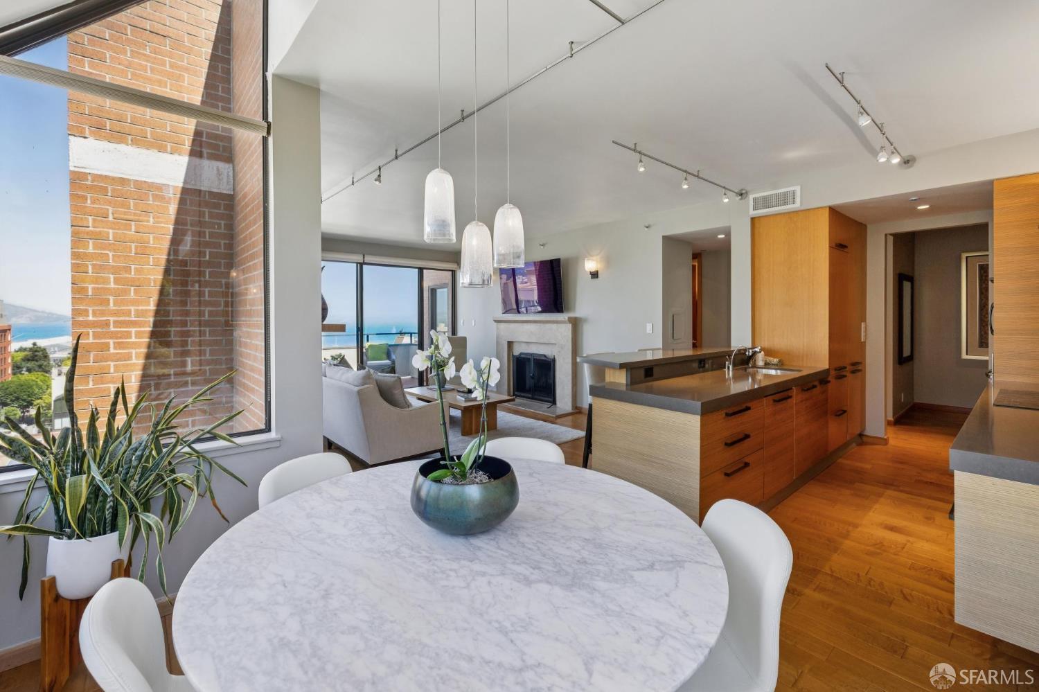 101 Lombard Street # 901W