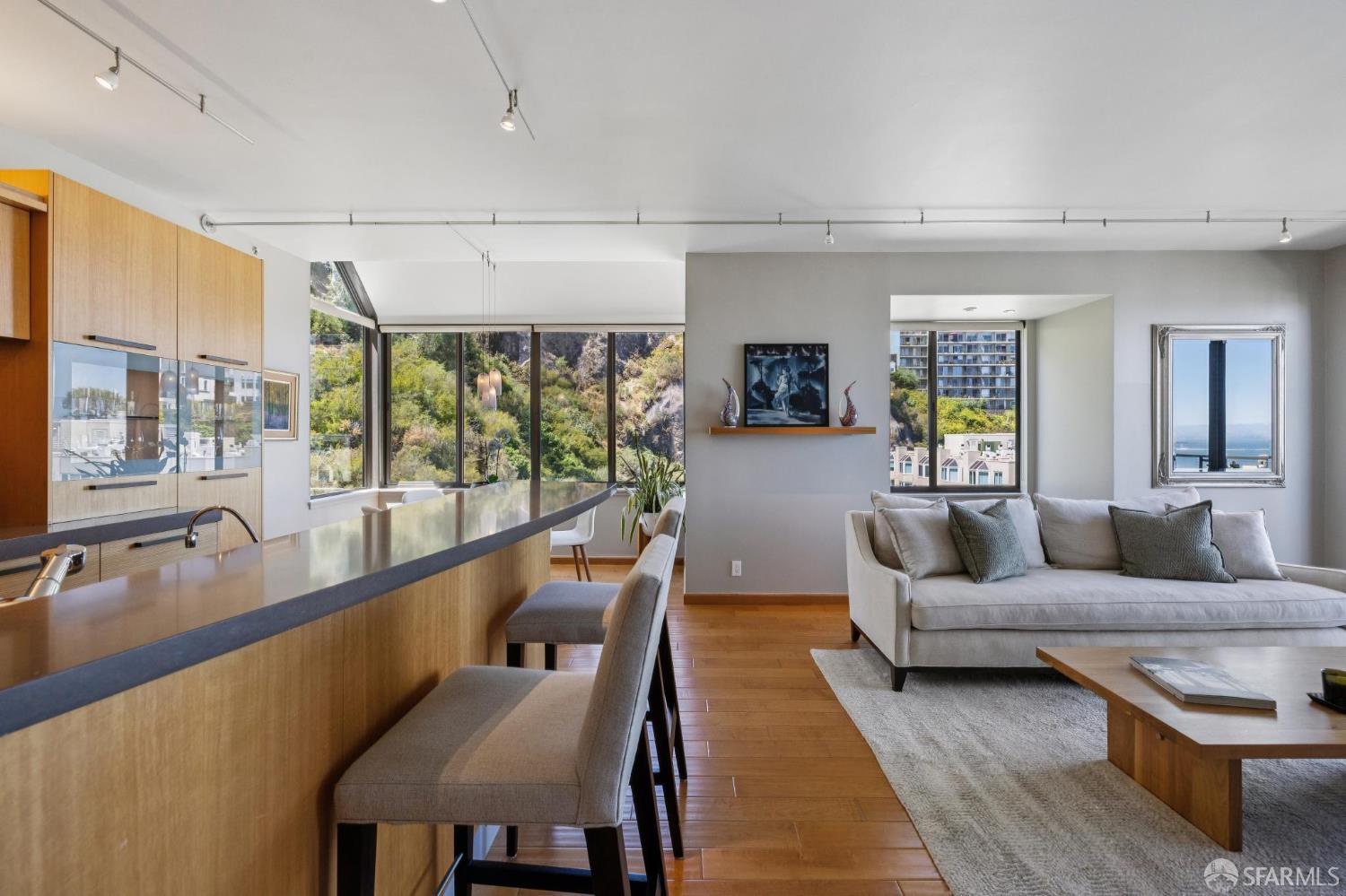 101 Lombard Street # 901W