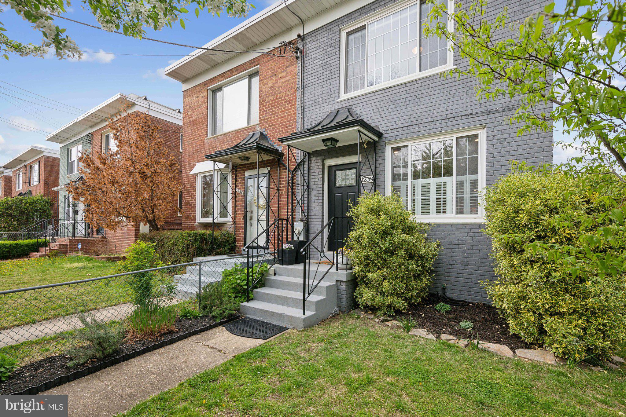 1238 Emerson St NE
