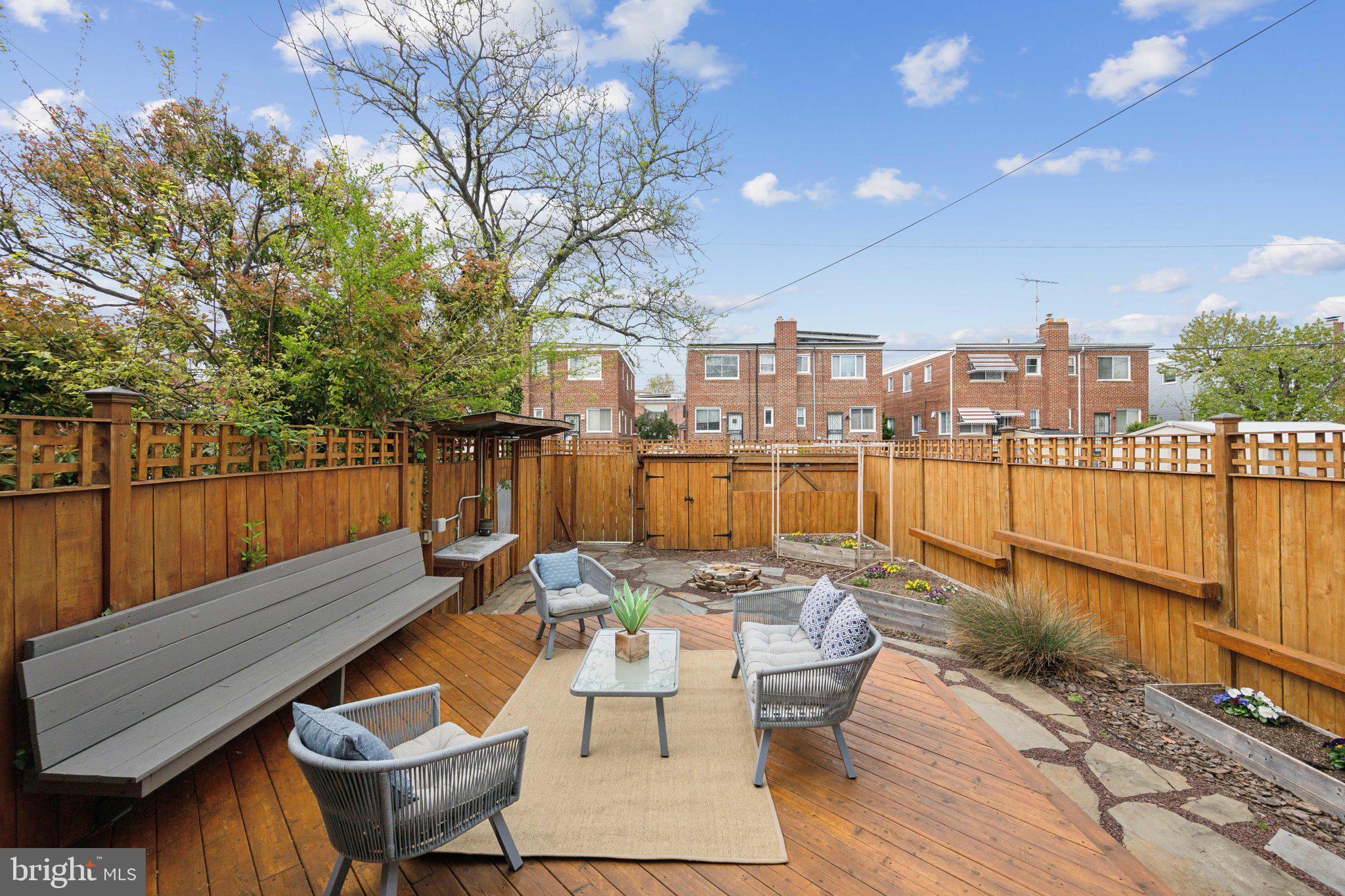 1238 Emerson St NE