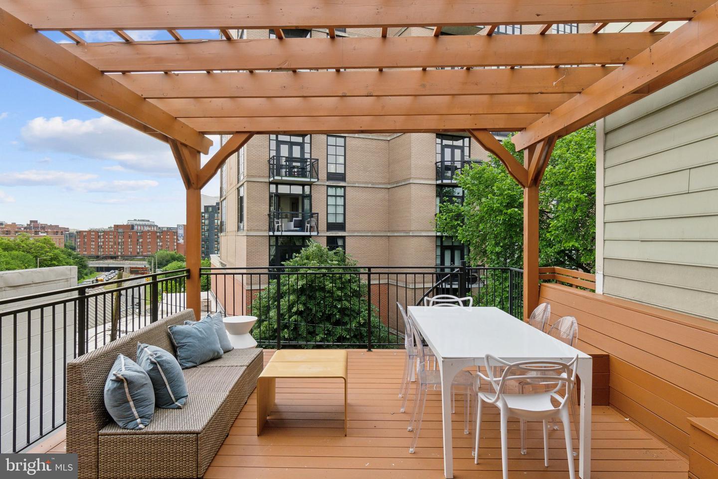408 M St NW #4