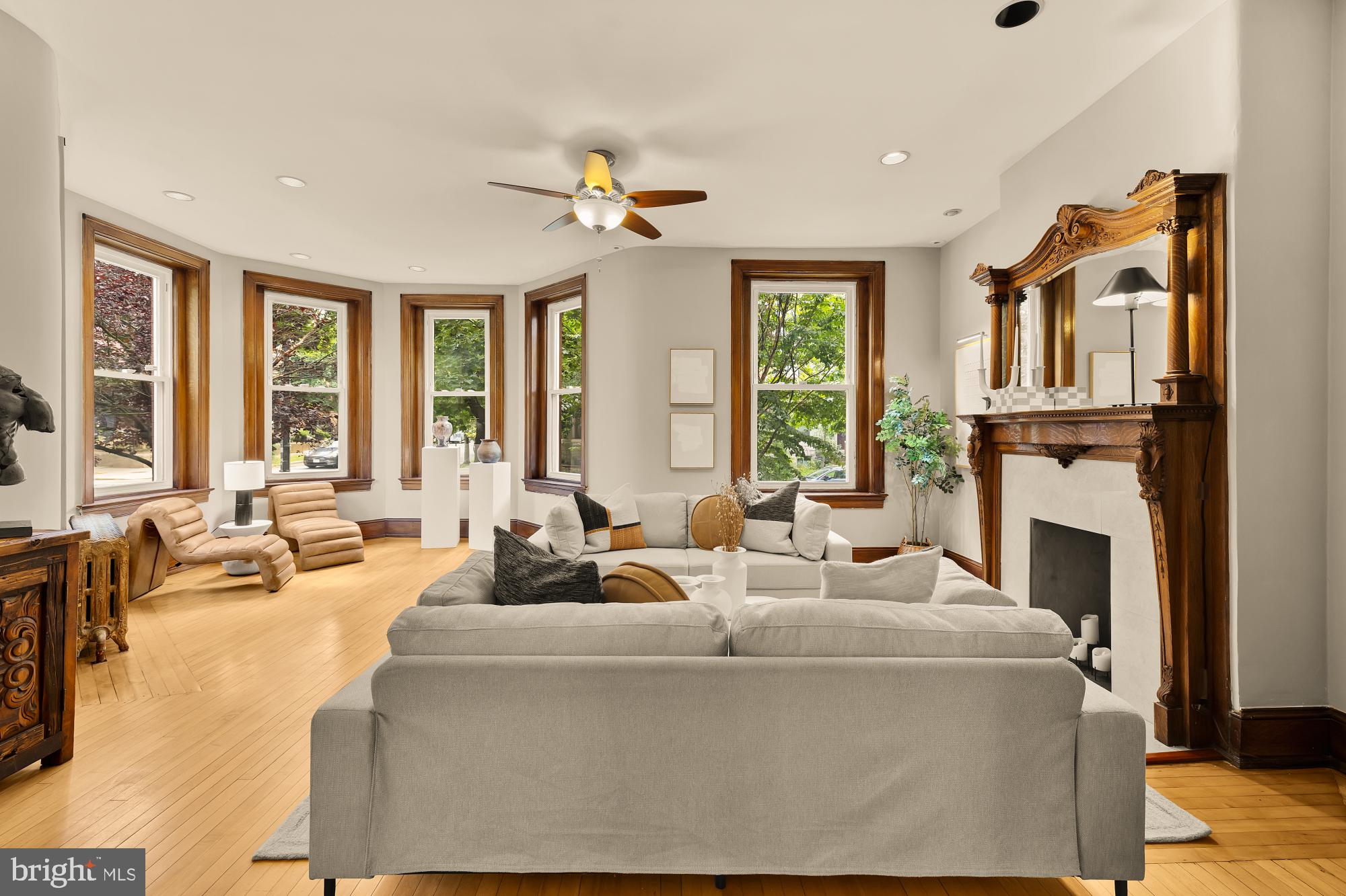 100 W St NW