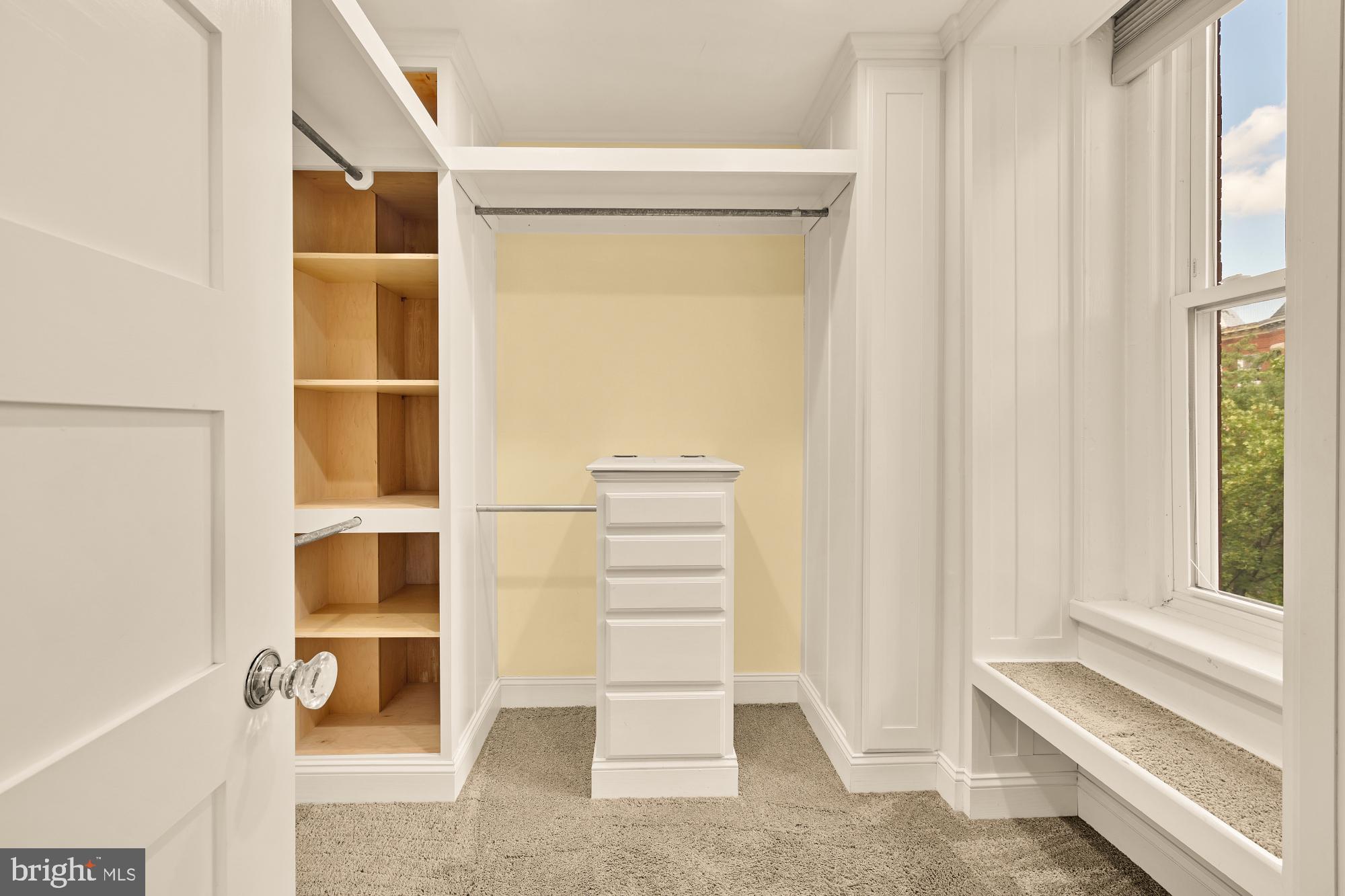 100 W St NW