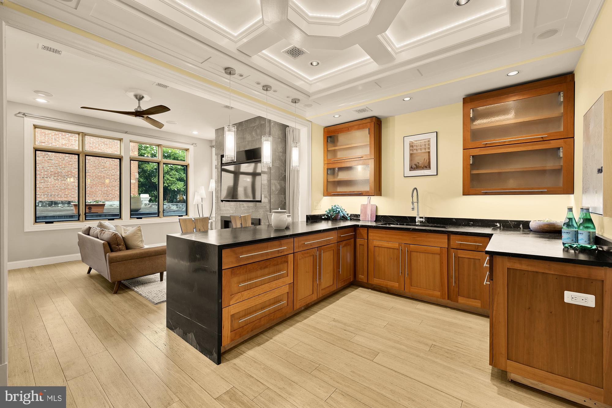 100 W St NW