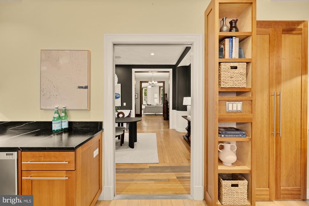 100 W St NW