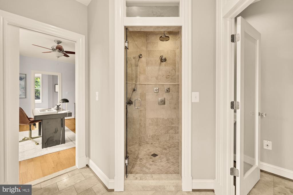 100 W St NW