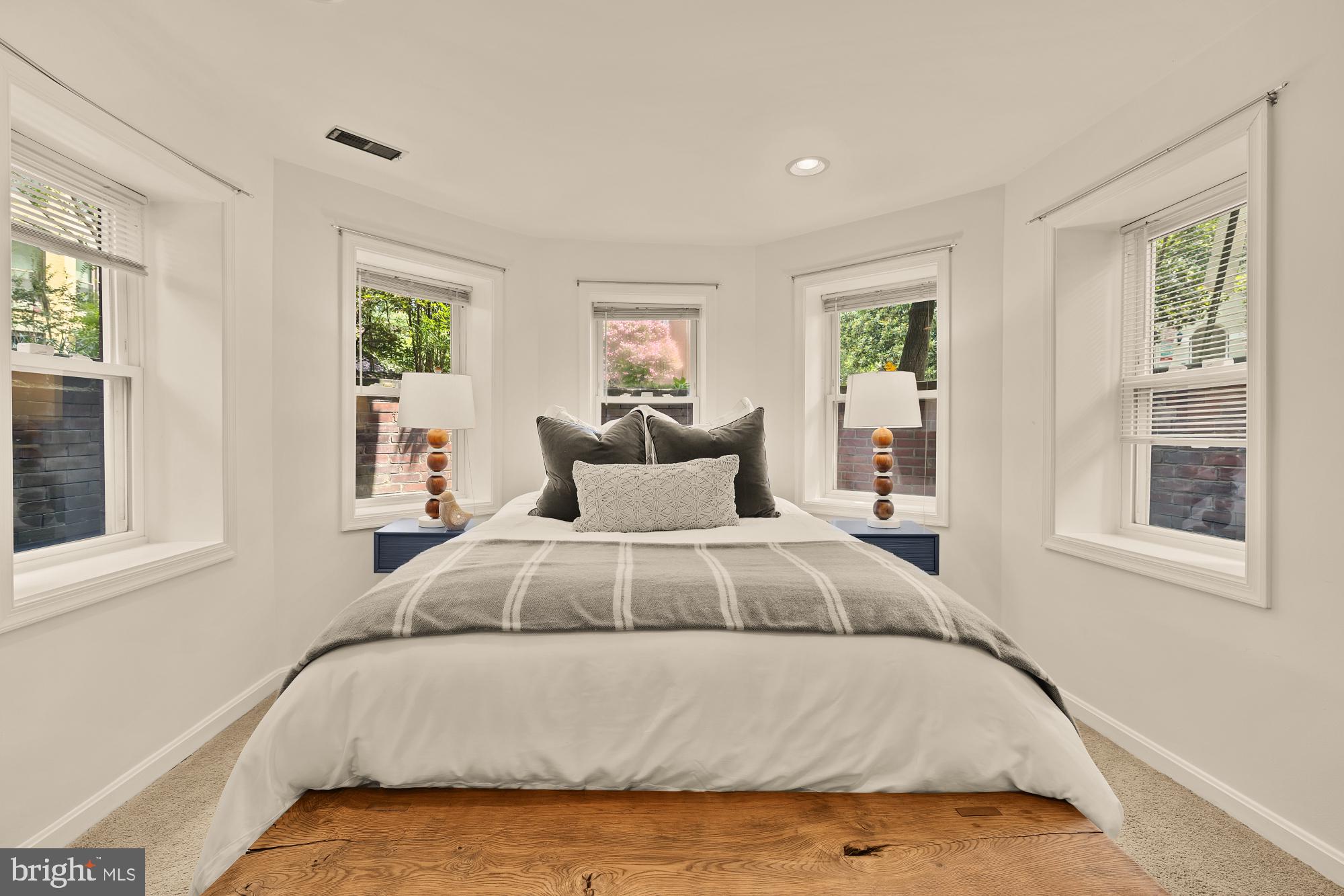 100 W St NW