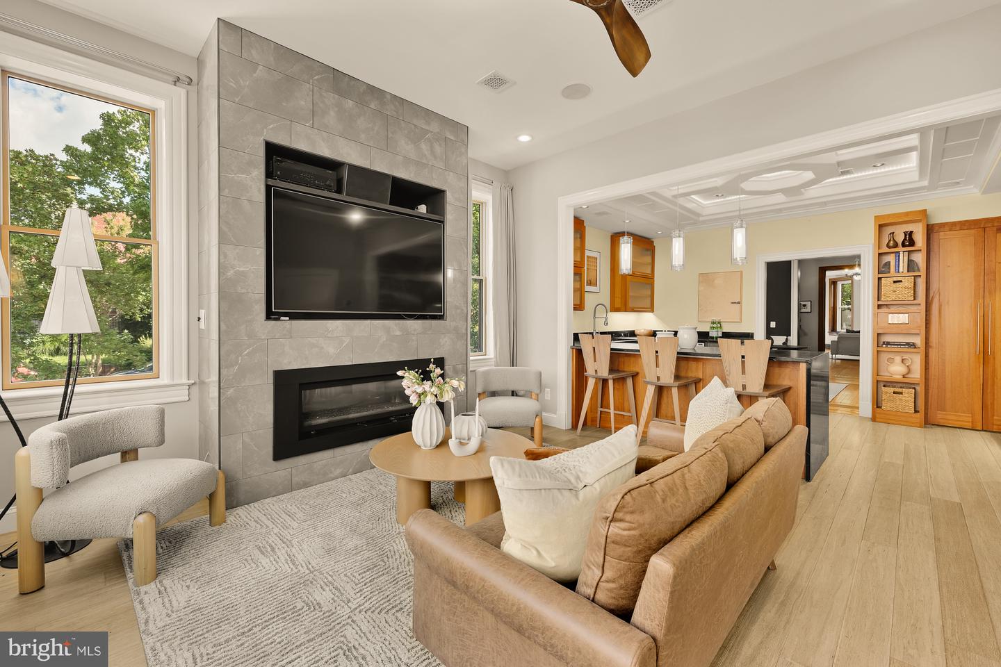 100 W St NW