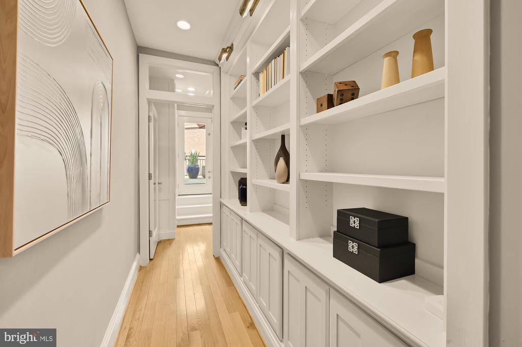 100 W St NW