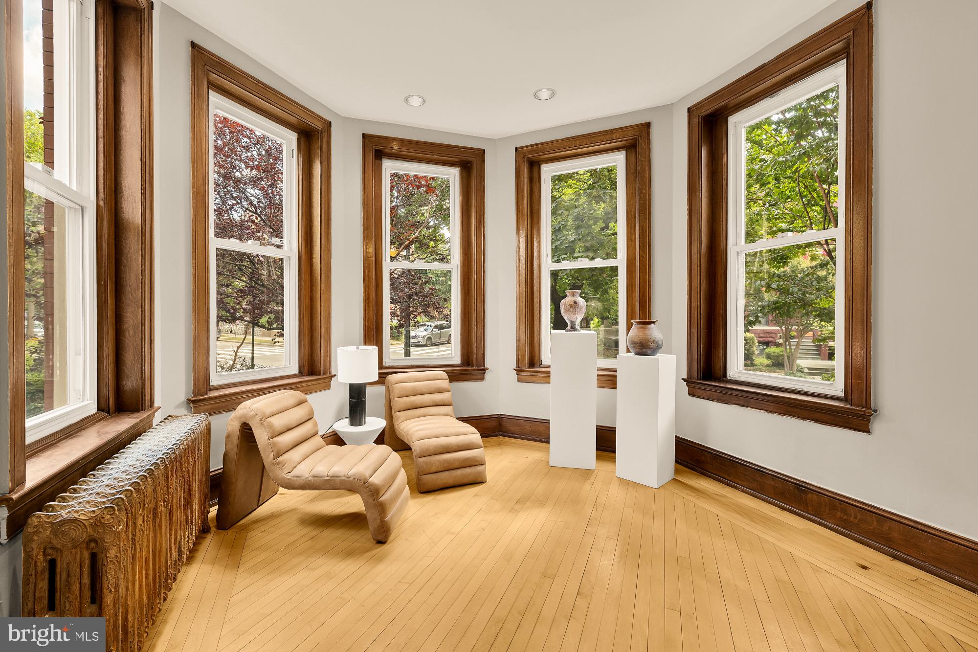 100 W St NW