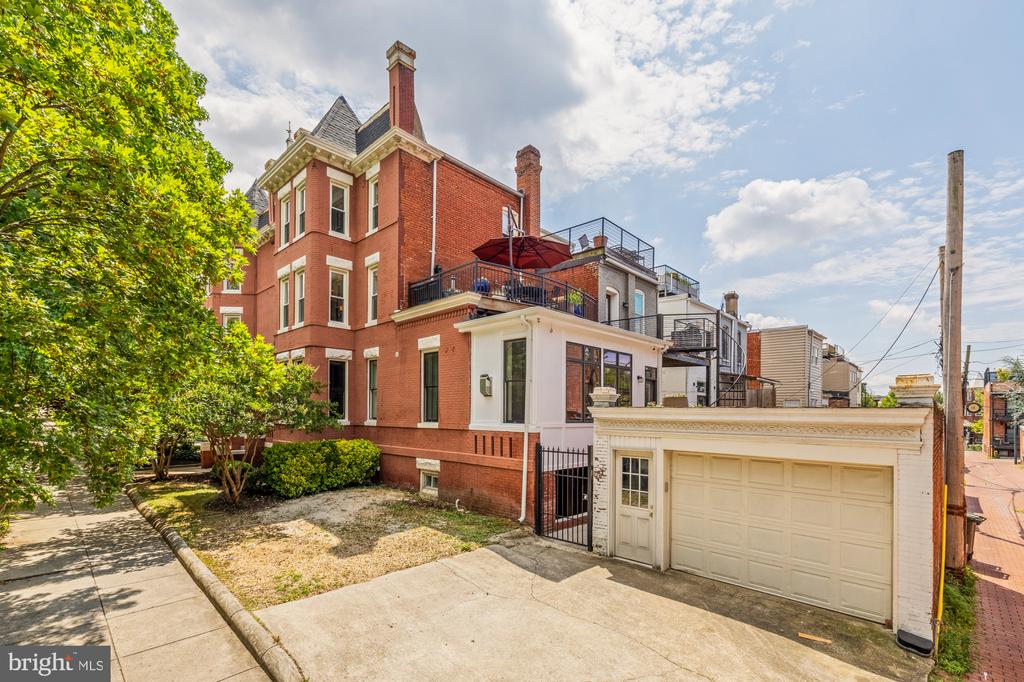 100 W St NW