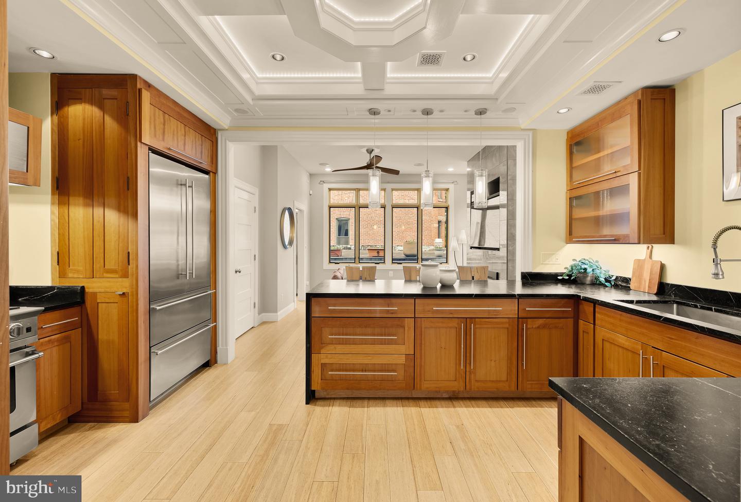 100 W St NW