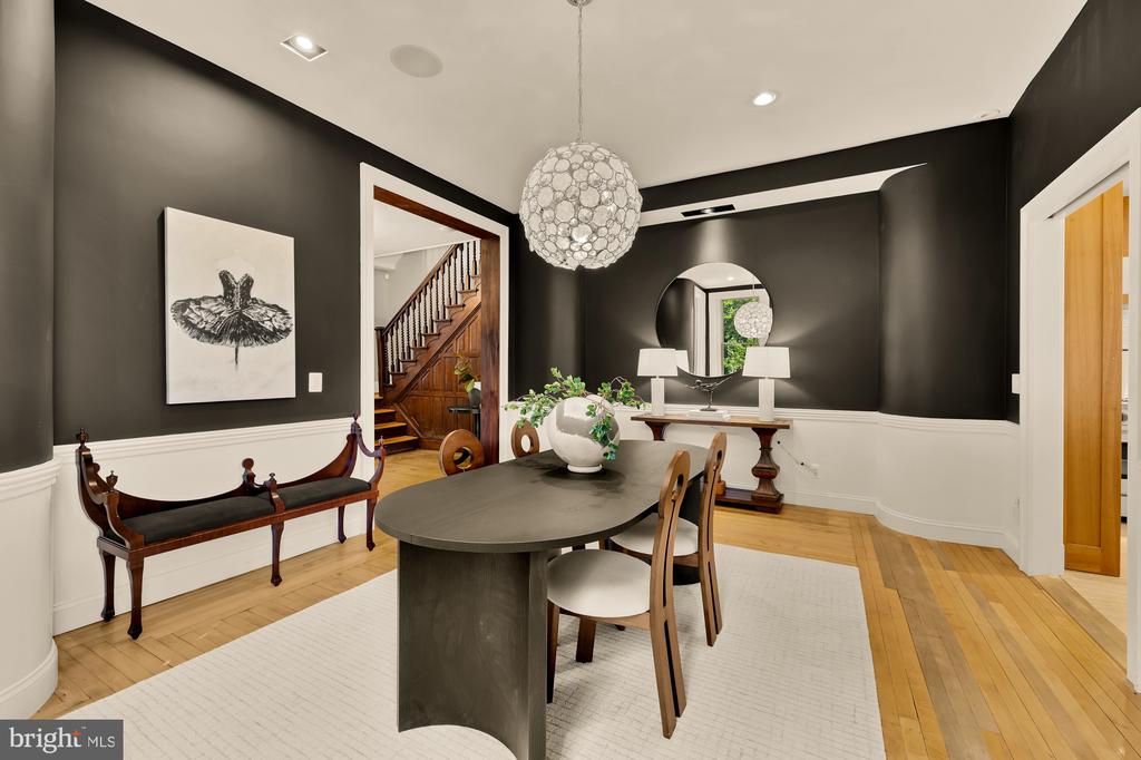 100 W St NW
