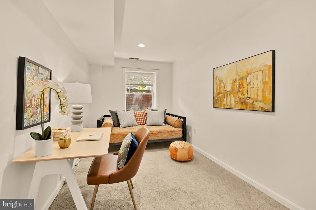 100 W St NW