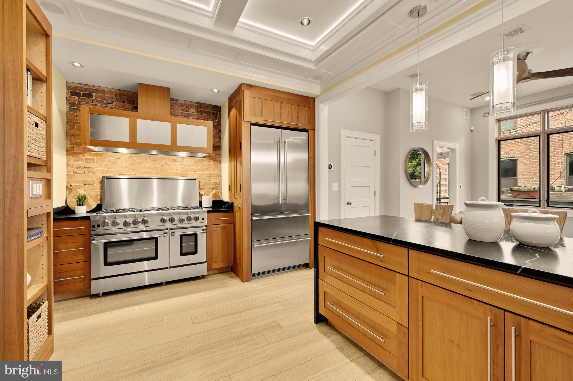 100 W St NW