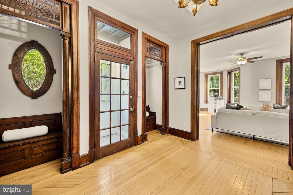 100 W St NW