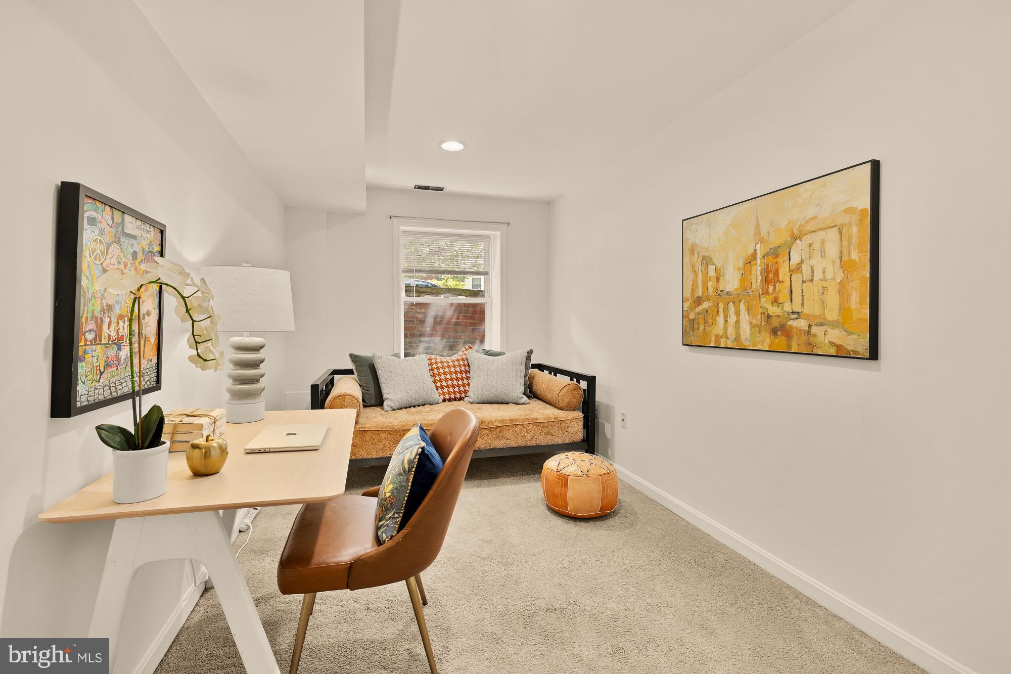 100 W St NW