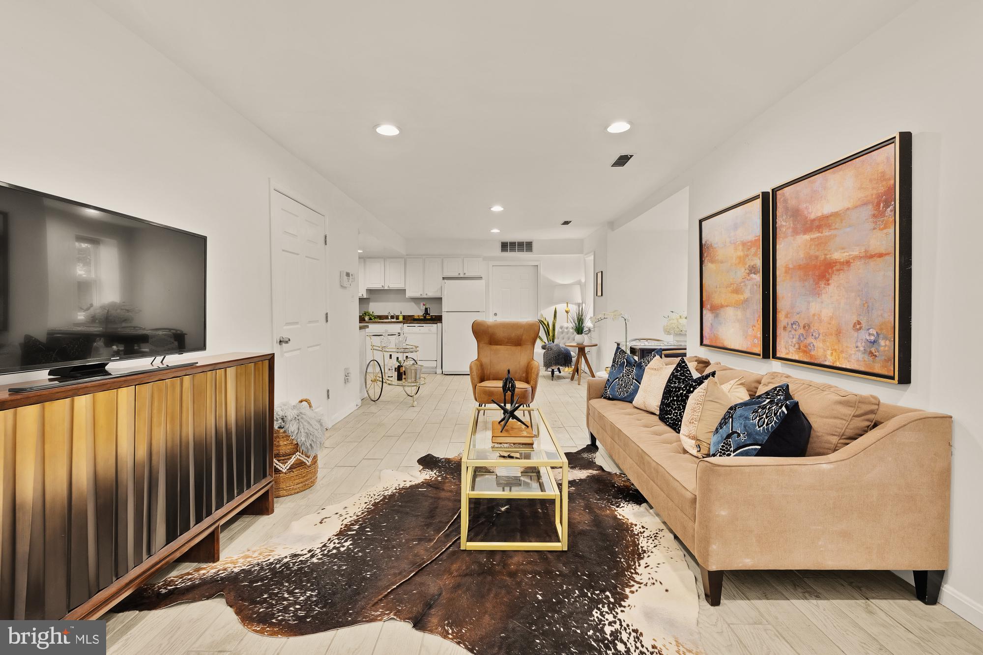 100 W St NW