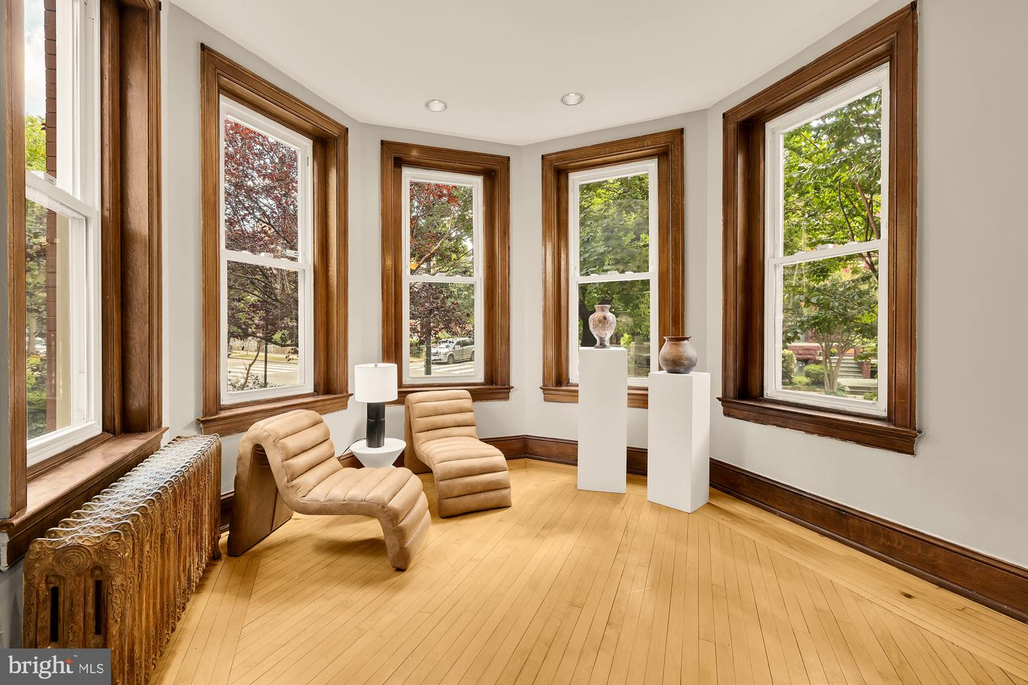100 W St NW