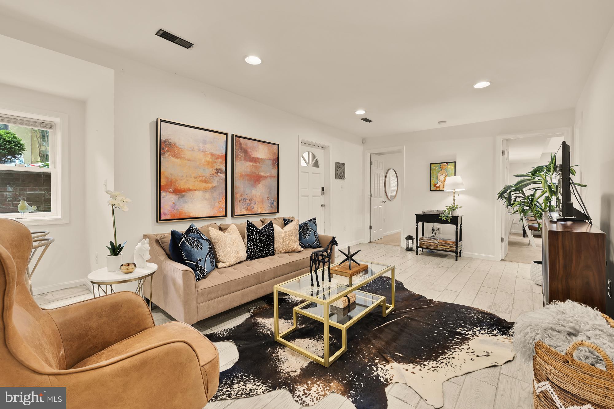 100 W St NW