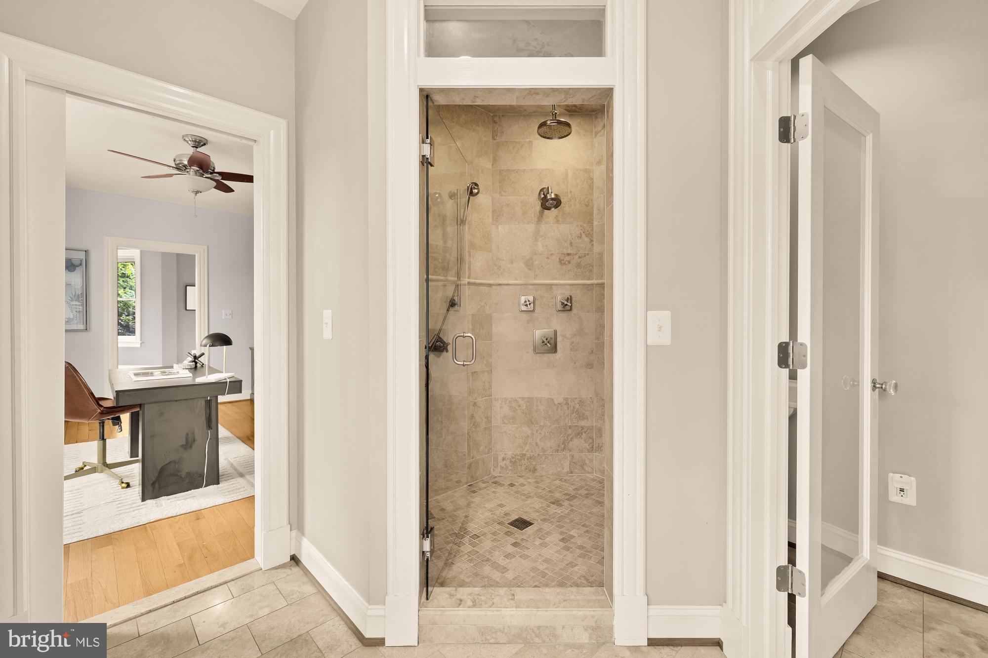 100 W St NW