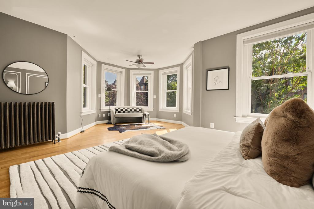 100 W St NW