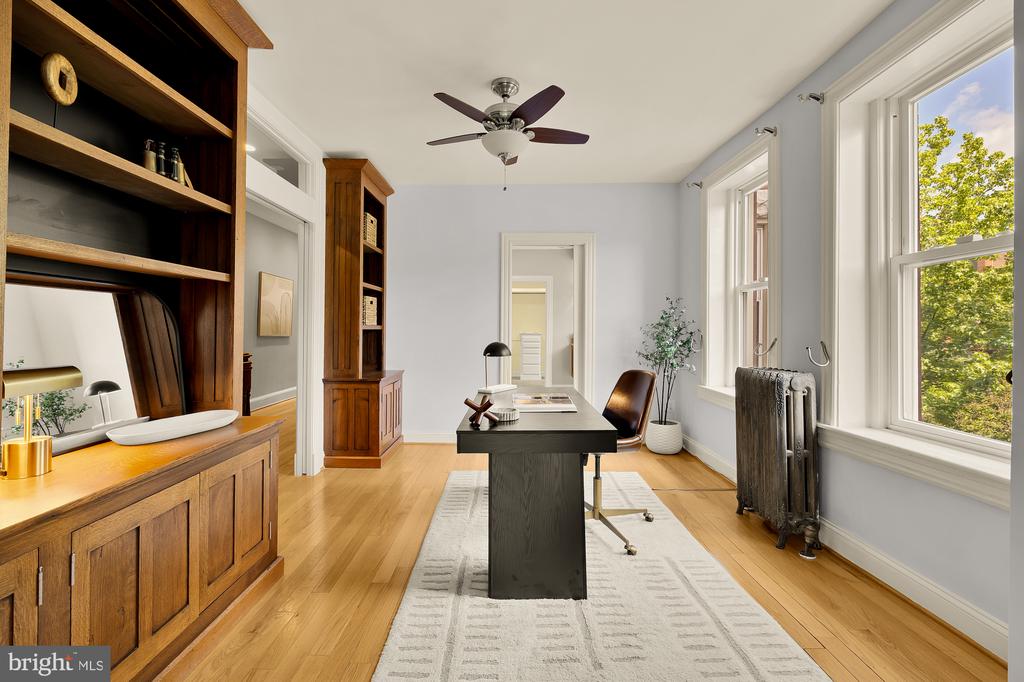 100 W St NW