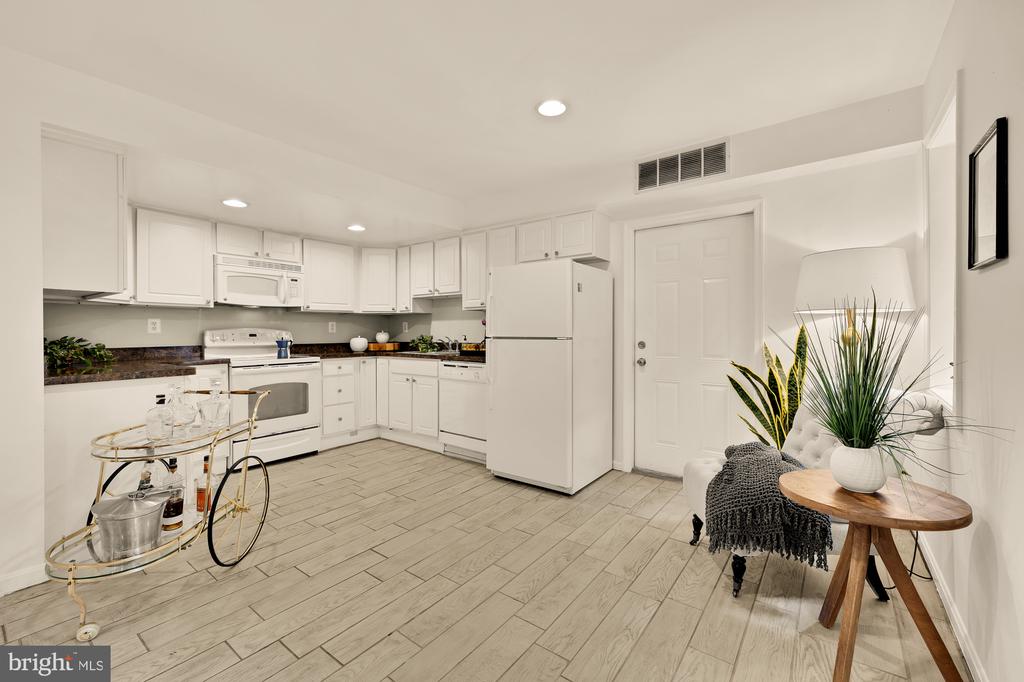 100 W St NW
