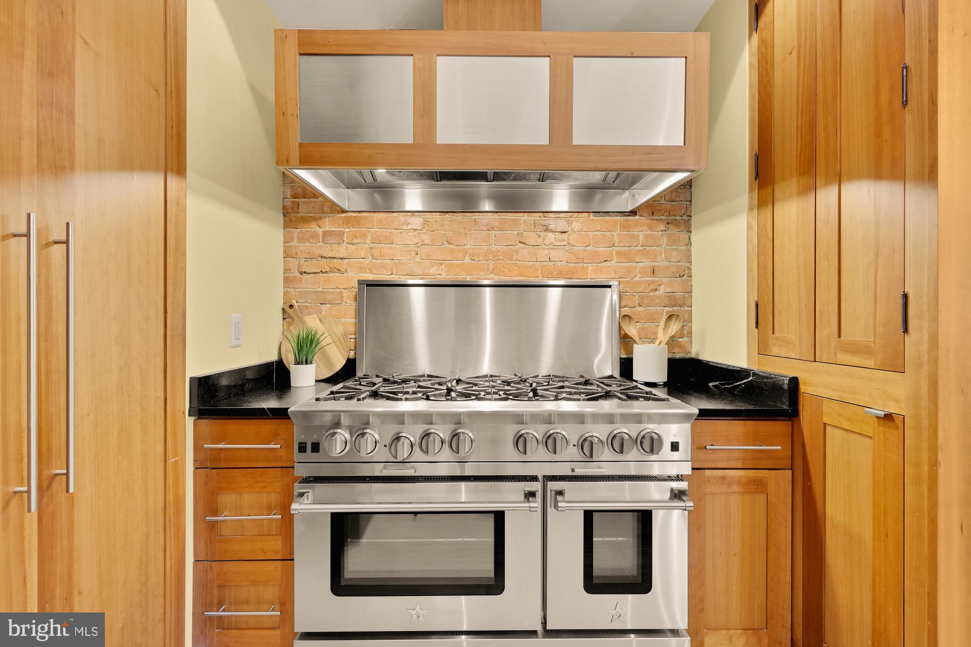 100 W St NW