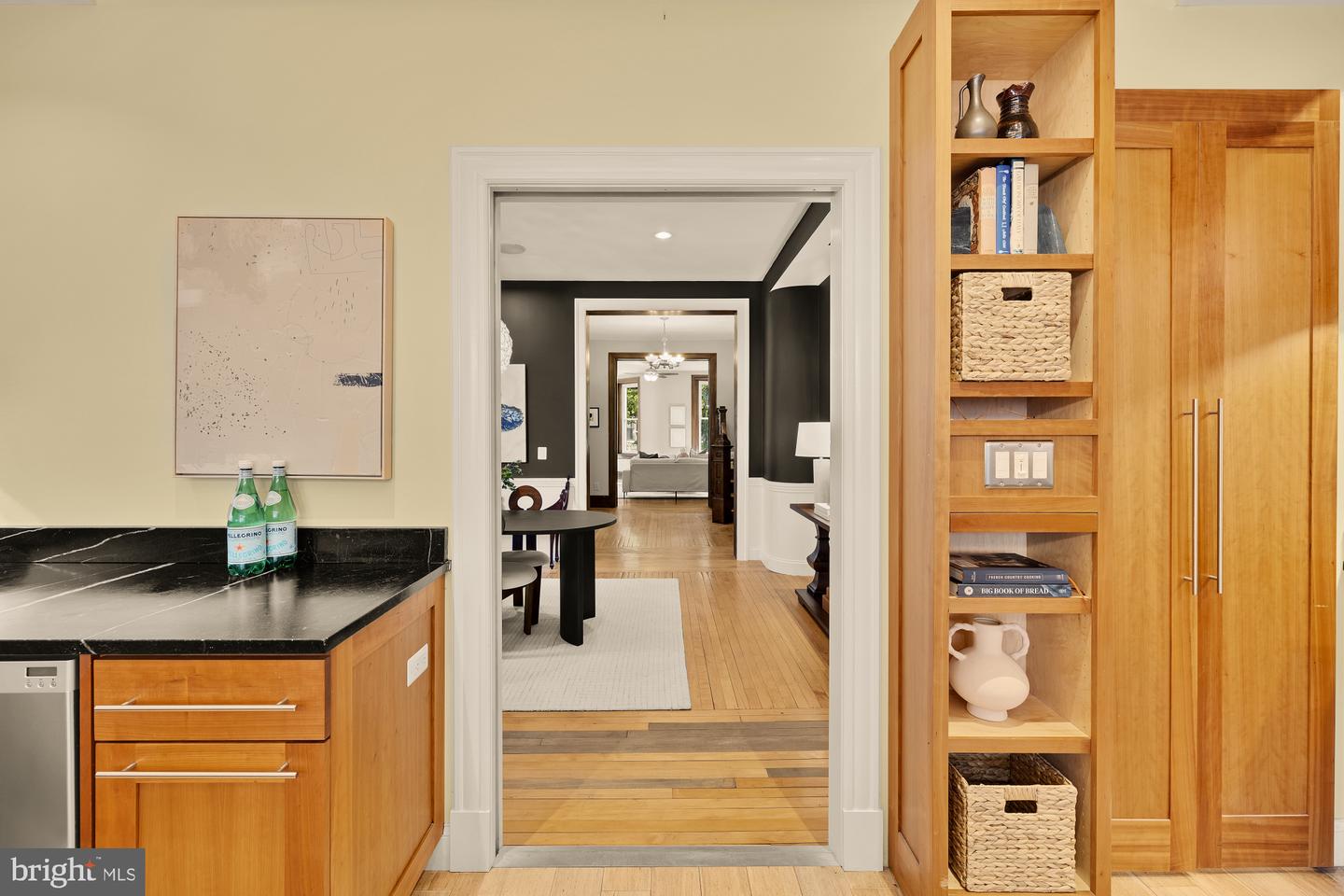 100 W St NW