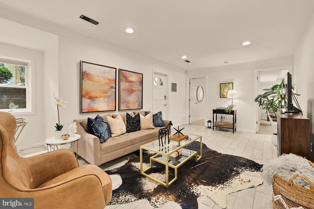 100 W St NW