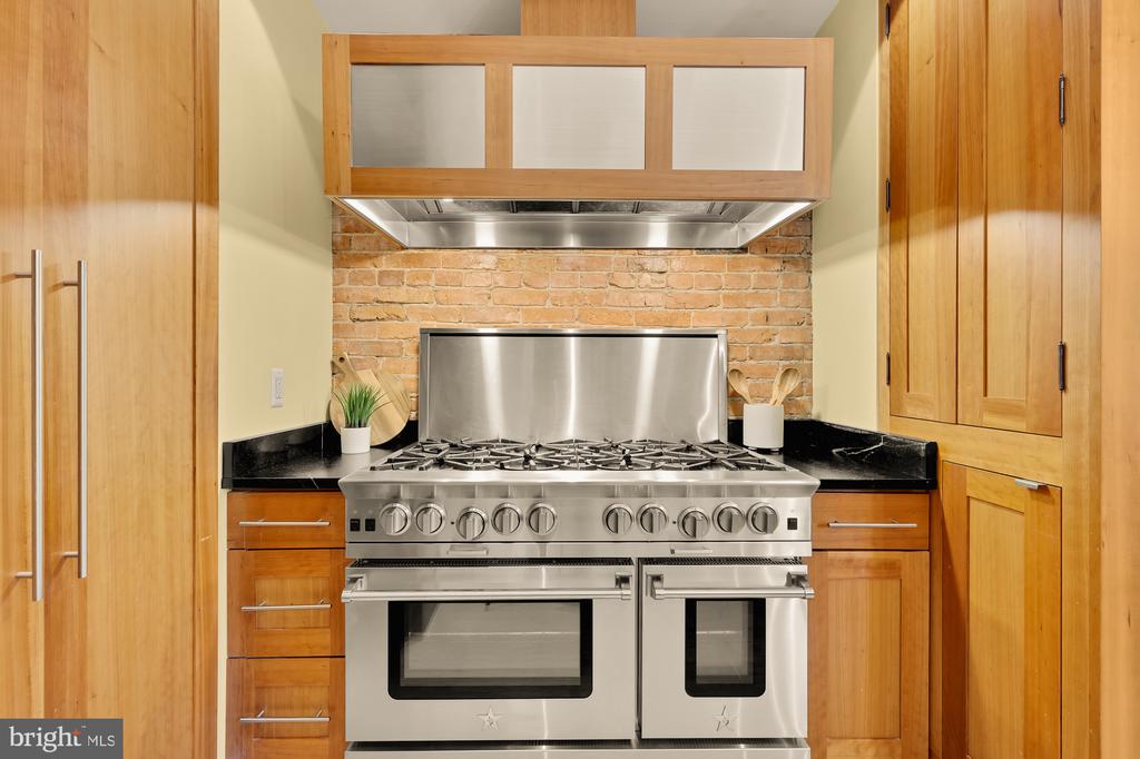100 W St NW