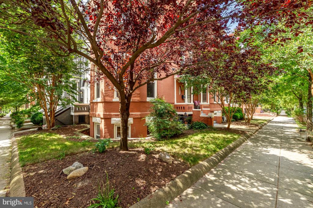 100 W St NW