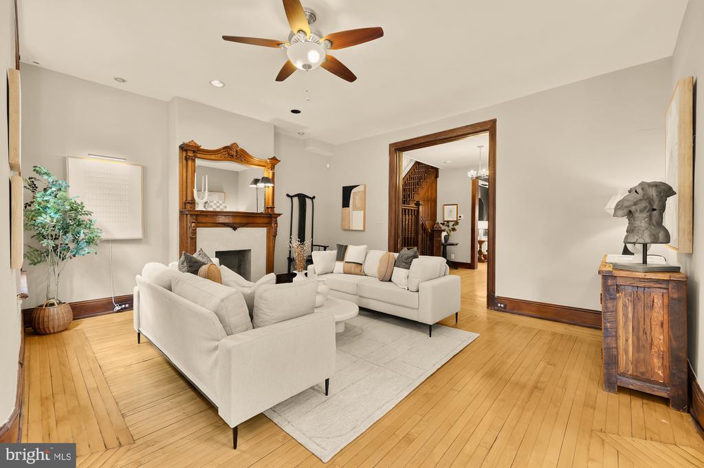 100 W St NW