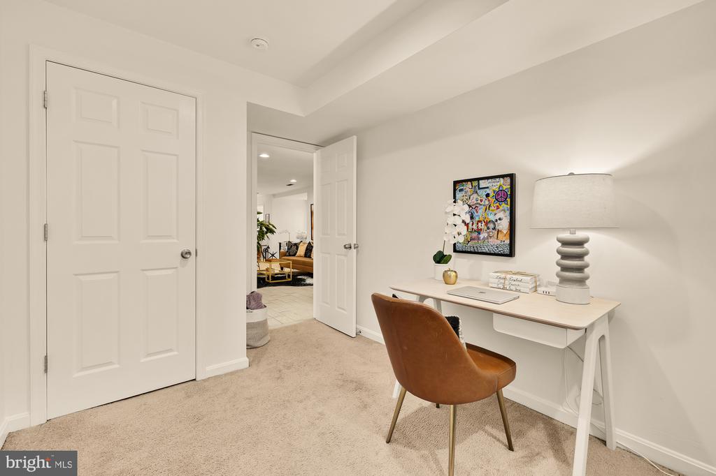 100 W St NW