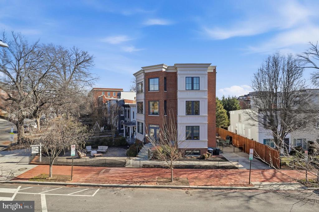 1301 POTOMAC AVENUE SE 2