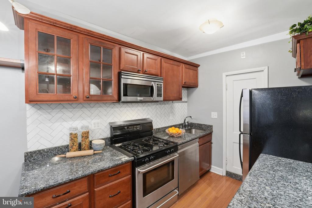 5112 CONNECTICUT AVENUE NW 204