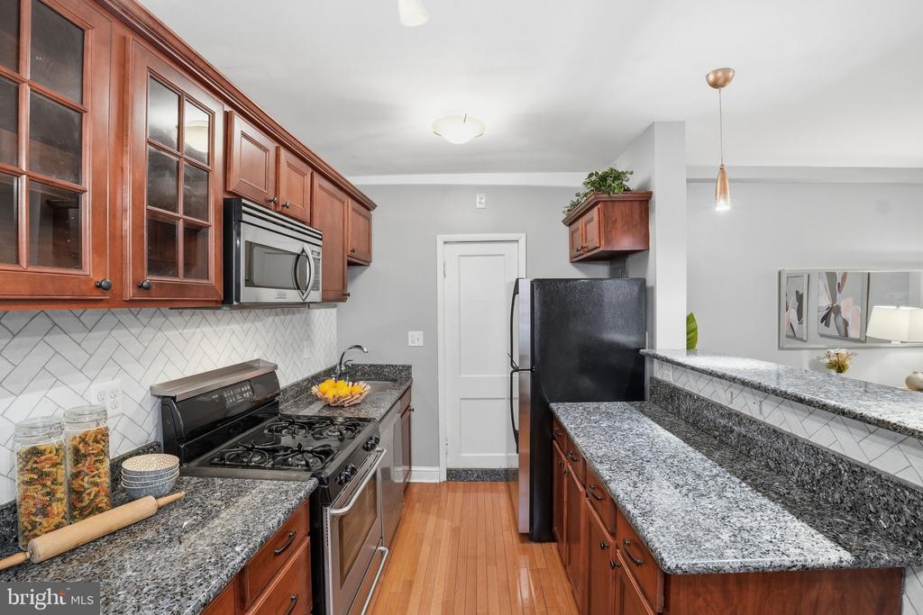 5112 CONNECTICUT AVENUE NW 204