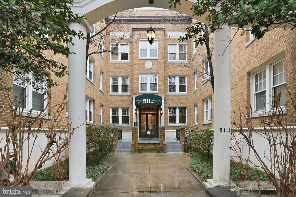 5112 CONNECTICUT AVENUE NW 204