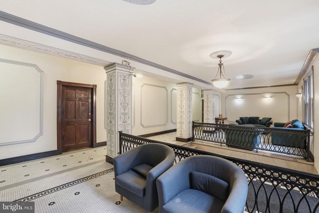 5112 CONNECTICUT AVENUE NW 204