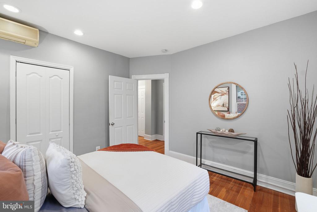 5112 CONNECTICUT AVENUE NW 204