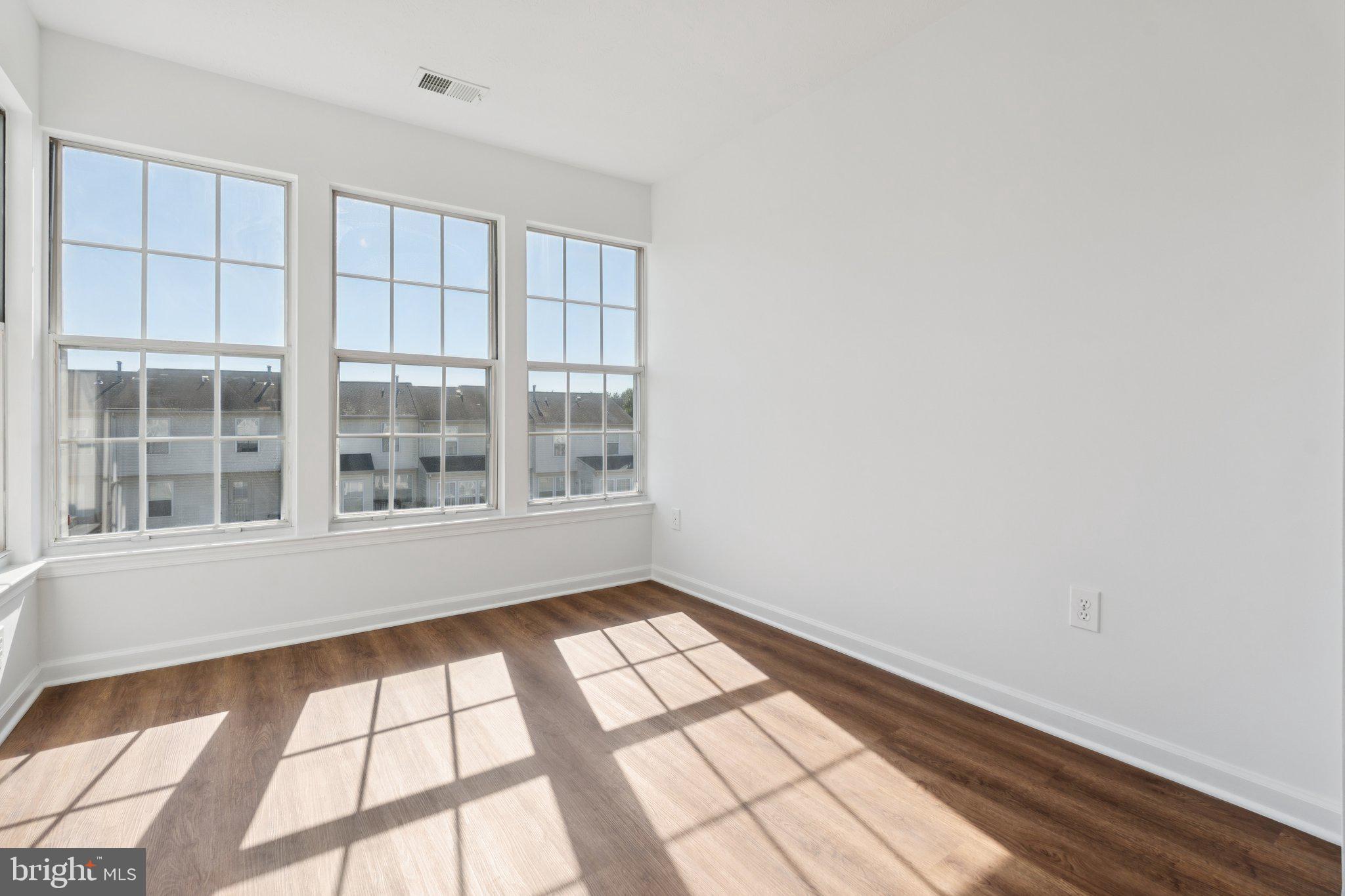 7655 Gladstone Rd #5