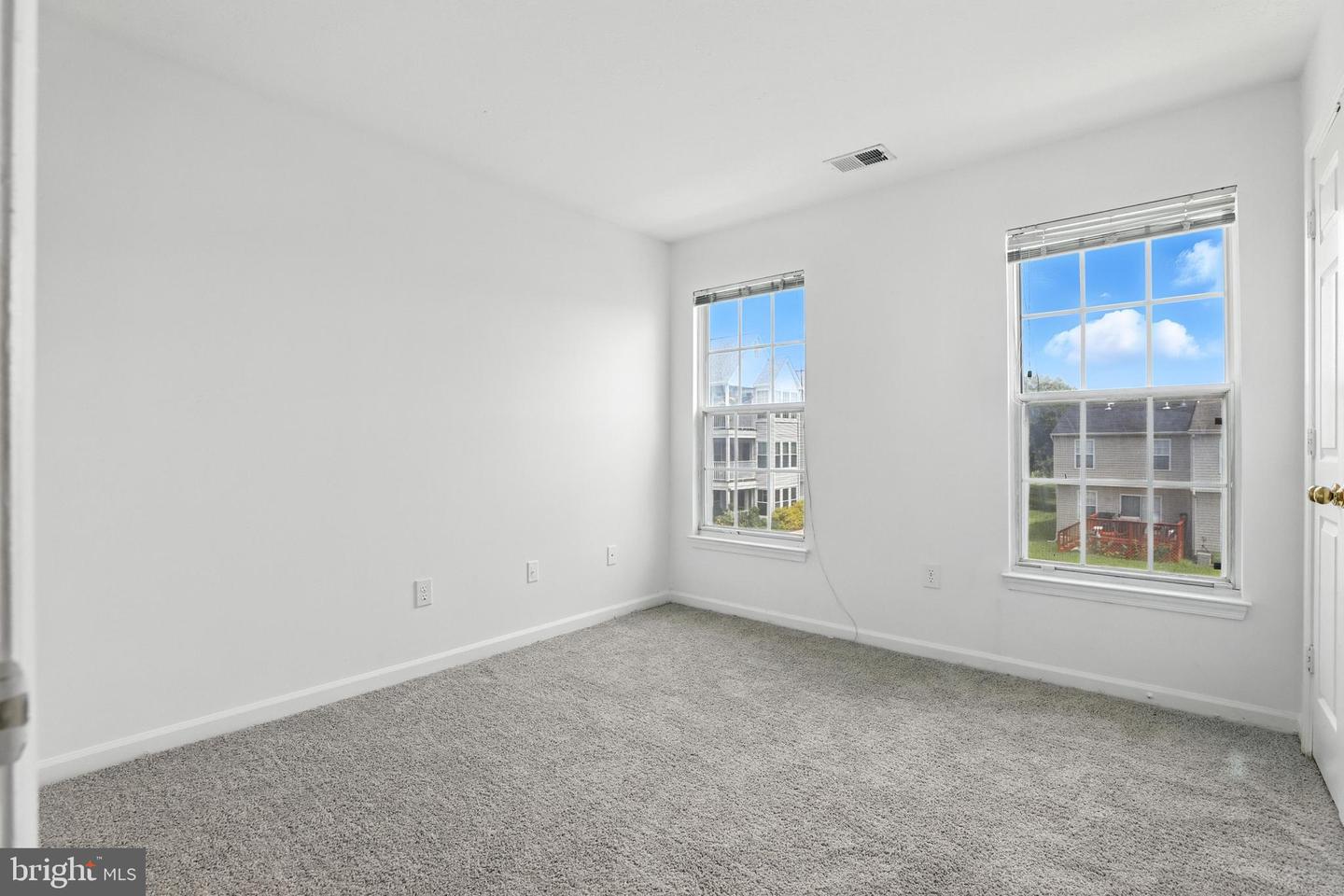 7655 Gladstone Rd #5