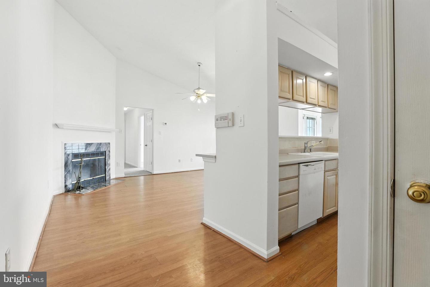 7655 Gladstone Rd #5