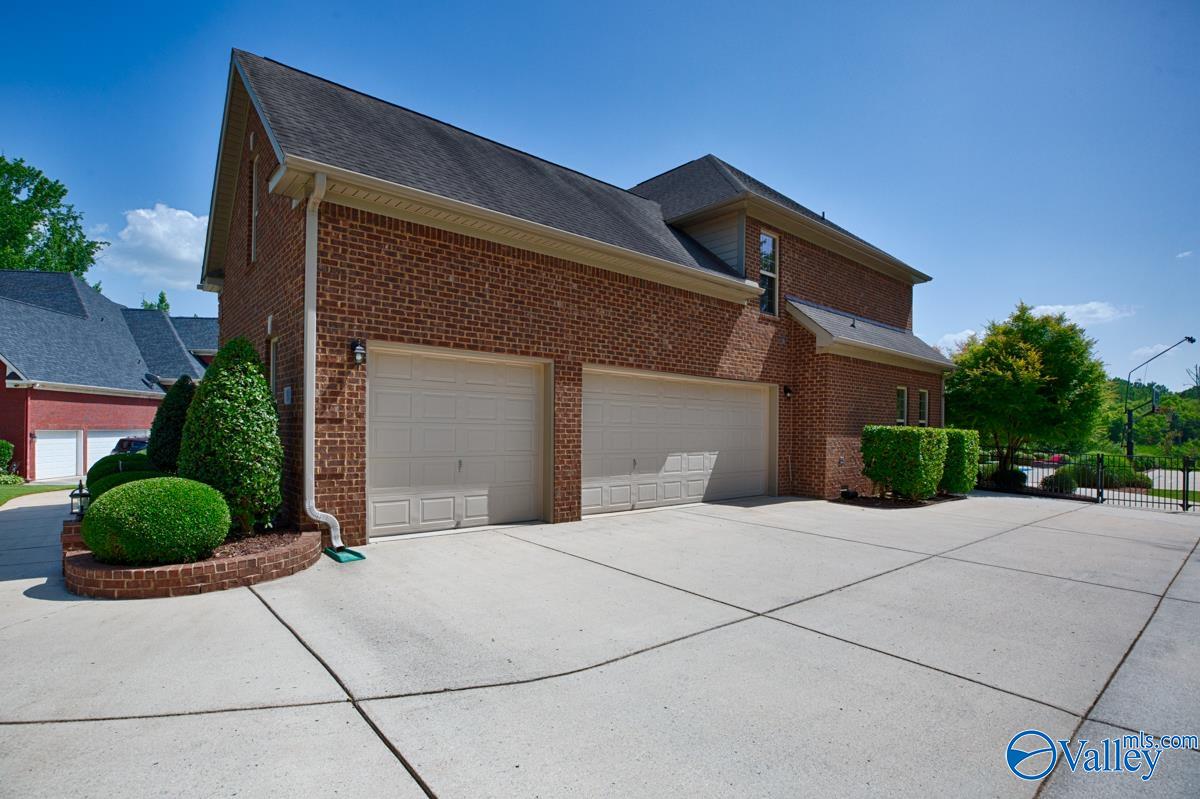 30 Elm Ridge Boulevard SW