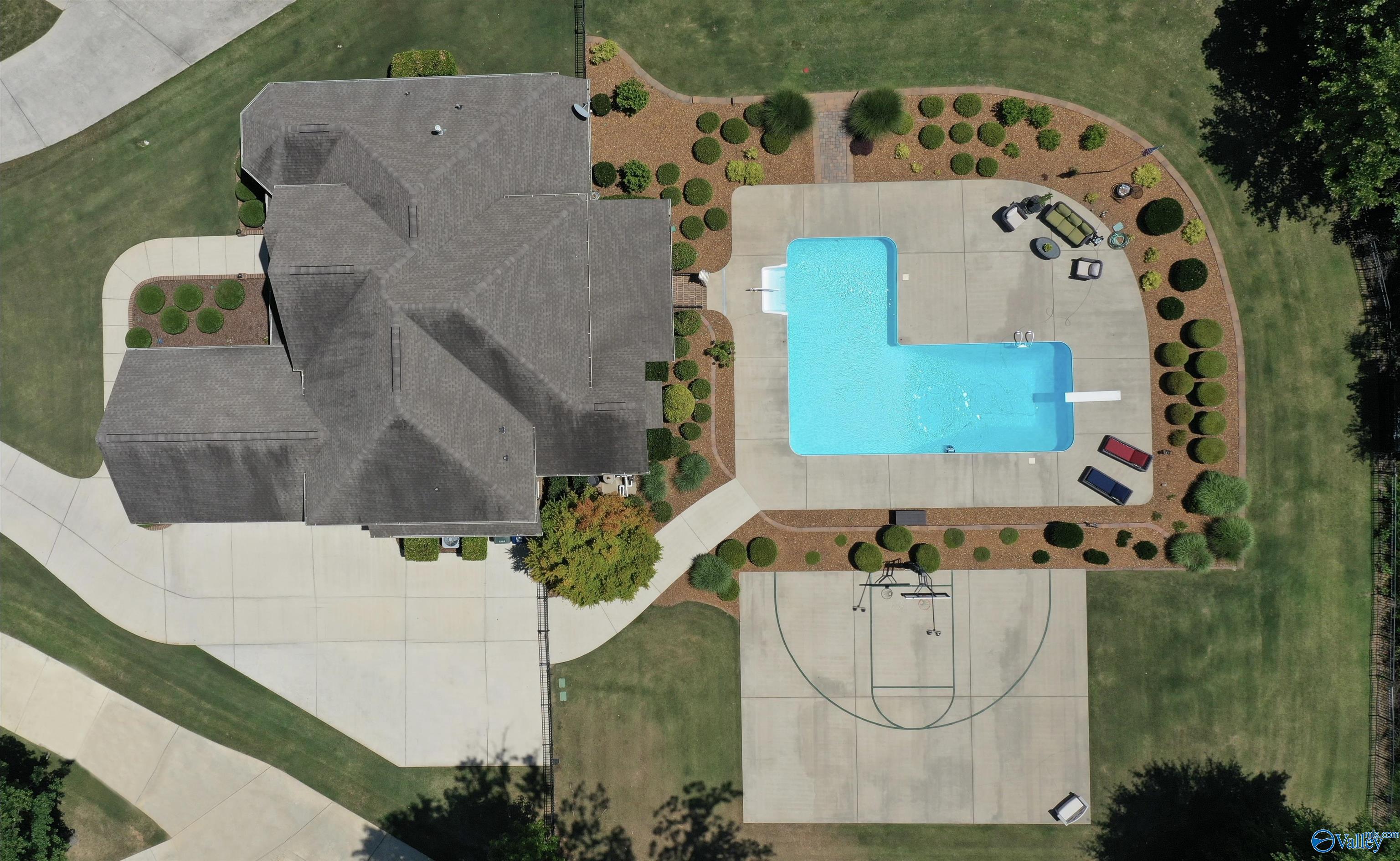 30 Elm Ridge Boulevard SW
