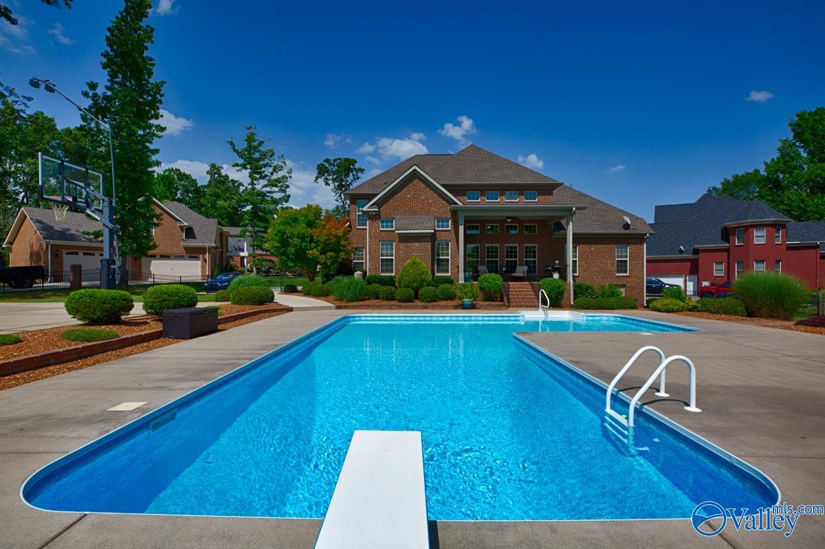 30 Elm Ridge Boulevard SW