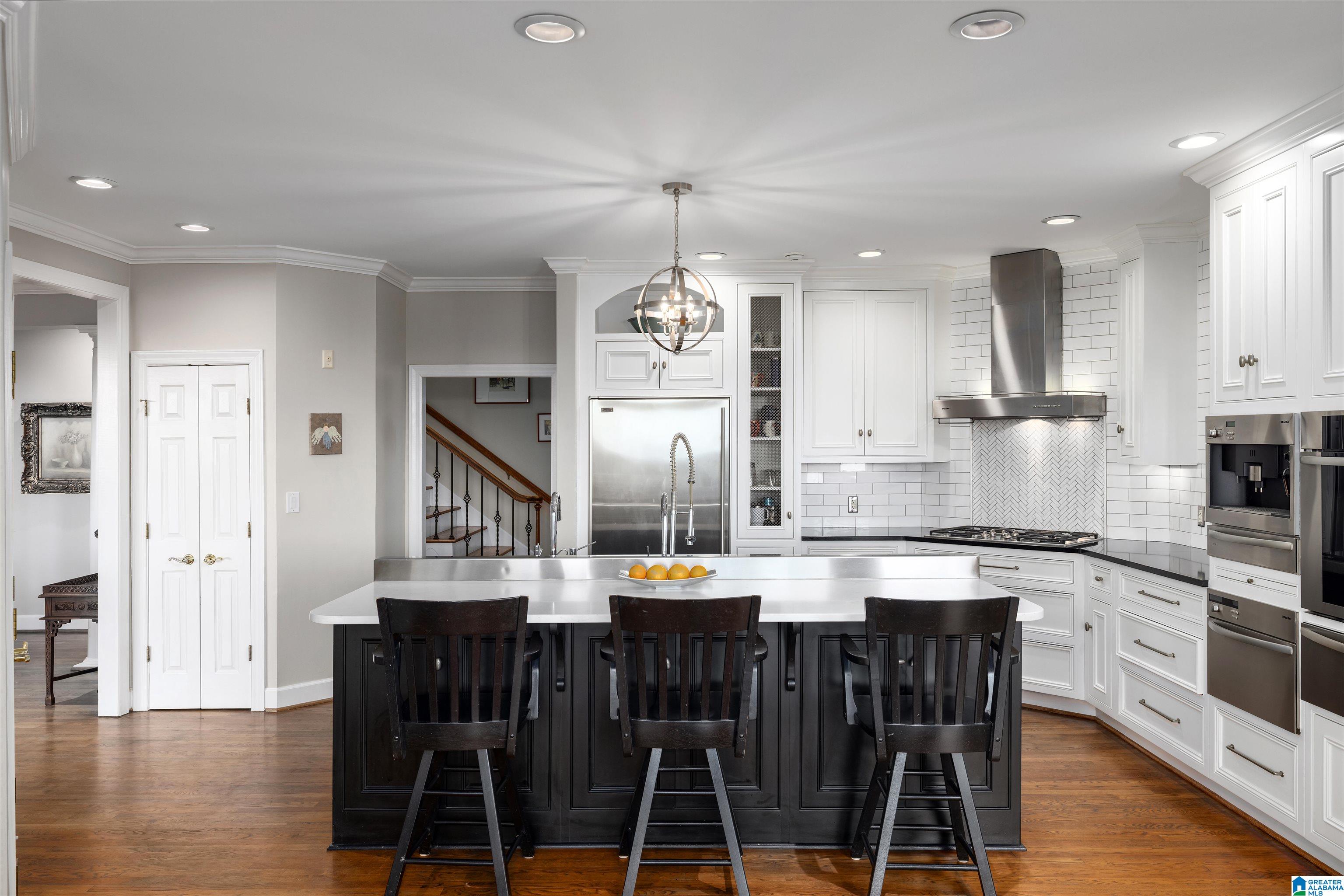 2213 HIDDEN RIDGE CIRCLE