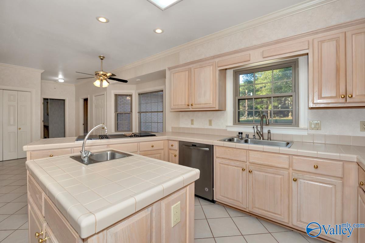 121 Matt Phillips Road NW