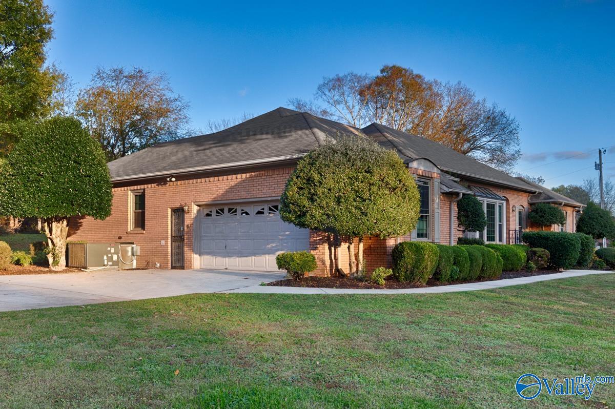 121 Matt Phillips Road NW